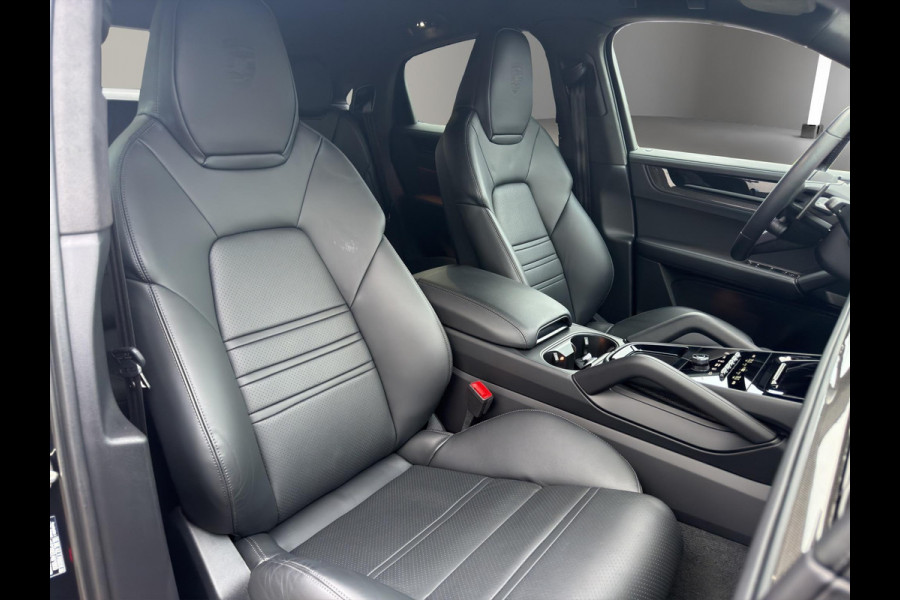 Porsche Cayenne Coupé 4.0 Turbo E-Hybrid GT Carbon | 22"  | Bijrijdersdisplay | Bose | Vol-Leder |