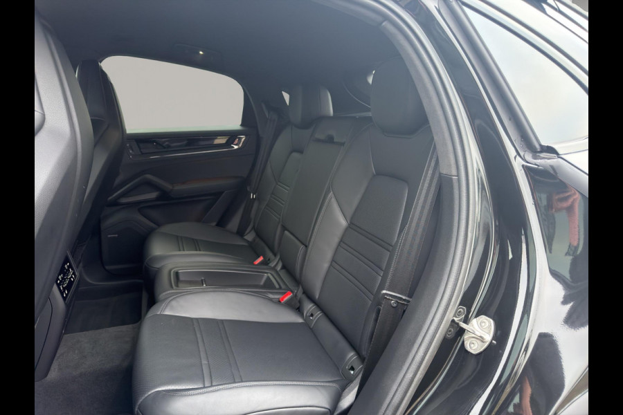 Porsche Cayenne Coupé 4.0 Turbo E-Hybrid GT Carbon | 22"  | Bijrijdersdisplay | Bose | Vol-Leder |