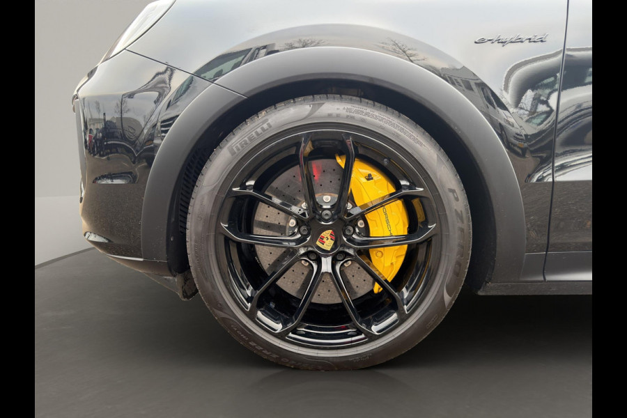 Porsche Cayenne Coupé 4.0 Turbo E-Hybrid GT Carbon | 22"  | Bijrijdersdisplay | Bose | Vol-Leder |