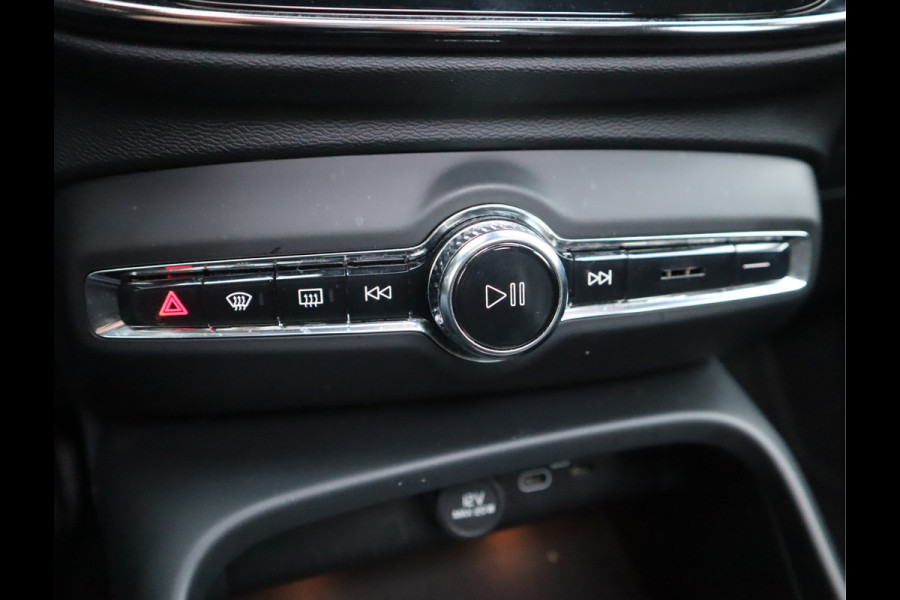 Volvo XC40 Recharge P8 AWD R-Design / Panoramadak / 360camera