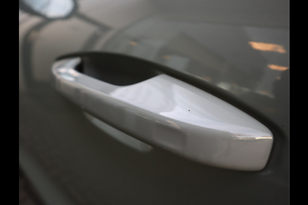 Volvo XC40 Recharge P8 AWD R-Design / Panoramadak / 360camera