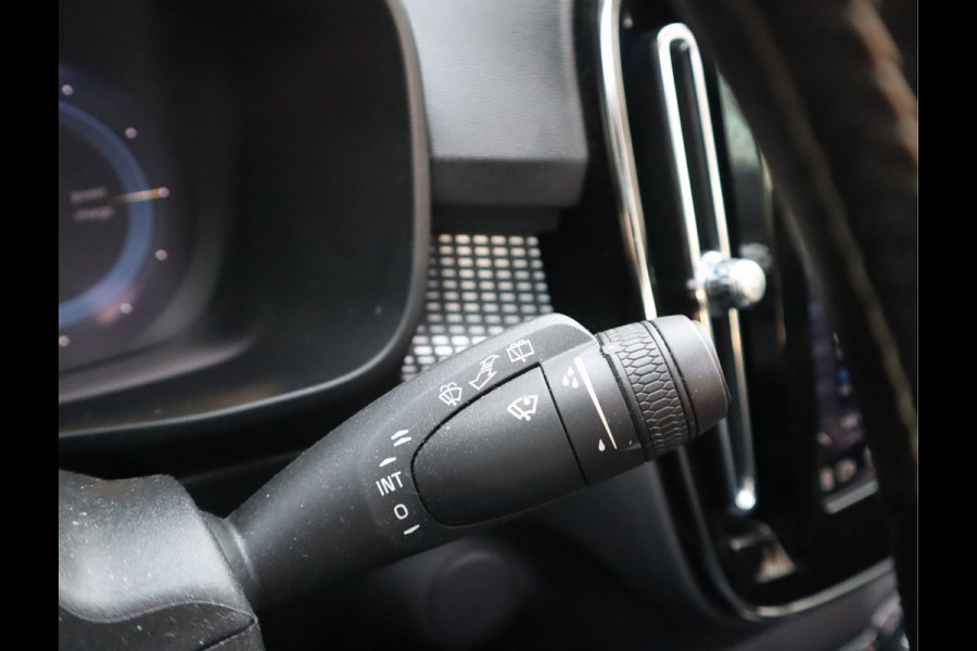 Volvo XC40 Recharge P8 AWD R-Design / Panoramadak / 360camera