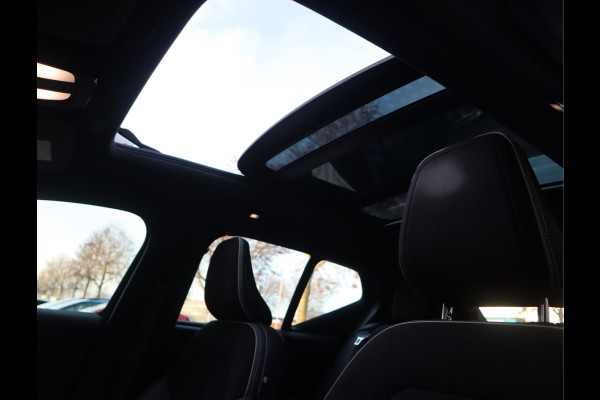 Volvo XC40 Recharge P8 AWD R-Design / Panoramadak / 360camera