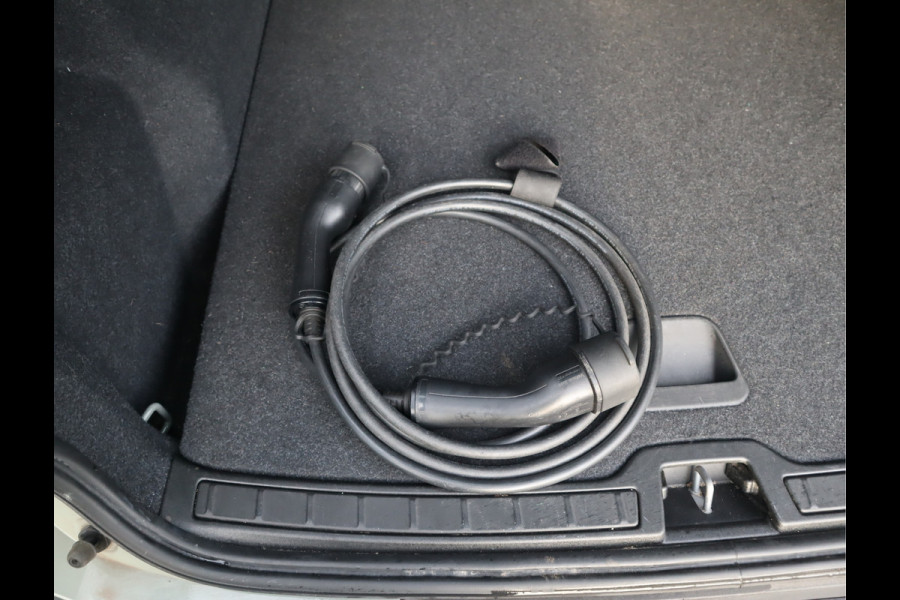 Volvo XC40 Recharge P8 AWD R-Design / Panoramadak / 360camera