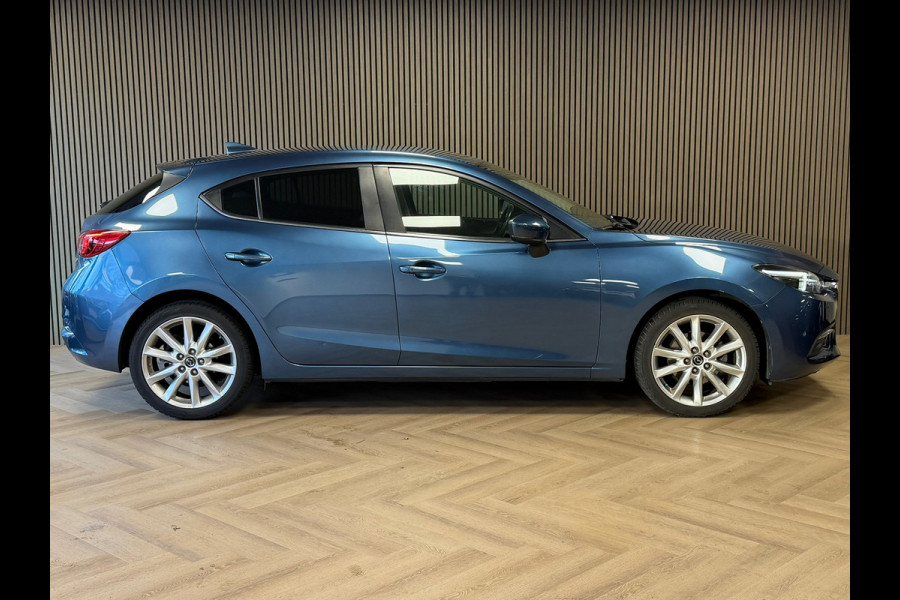 Mazda 3 2.0 SkyActiv-G 120 GT-M ACC CAMERA PARKEERSENSOREN VOOR EN ACHTER NAVI STUUR/STOELVERWARMING DODEHOEKSBEWAKING