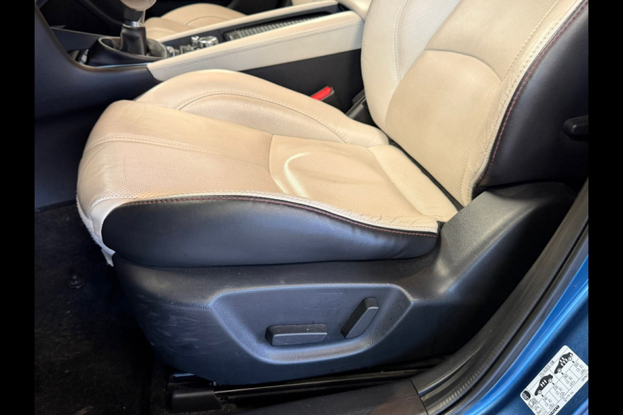 Mazda 3 2.0 SkyActiv-G 120 GT-M ACC CAMERA PARKEERSENSOREN VOOR EN ACHTER NAVI STUUR/STOELVERWARMING DODEHOEKSBEWAKING