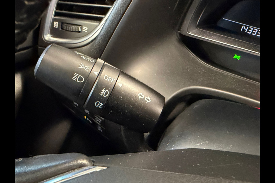 Mazda 3 2.0 SkyActiv-G 120 GT-M ACC CAMERA PARKEERSENSOREN VOOR EN ACHTER NAVI STUUR/STOELVERWARMING DODEHOEKSBEWAKING