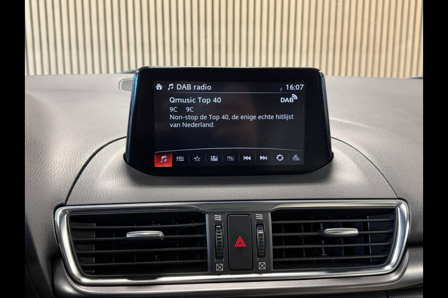 Mazda 3 2.0 SkyActiv-G 120 GT-M ACC CAMERA PARKEERSENSOREN VOOR EN ACHTER NAVI STUUR/STOELVERWARMING DODEHOEKSBEWAKING