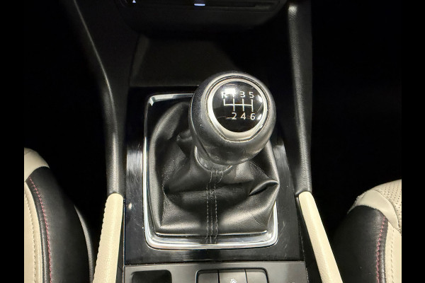 Mazda 3 2.0 SkyActiv-G 120 GT-M ACC CAMERA PARKEERSENSOREN VOOR EN ACHTER NAVI STUUR/STOELVERWARMING DODEHOEKSBEWAKING