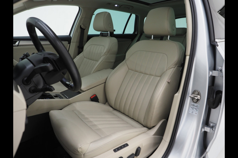 Škoda Superb Combi 1.4 TSI iV Style | Panoramadak | Canton | Leder | Camera | Keyless | Adaptive Cruise | Memory | Carplay