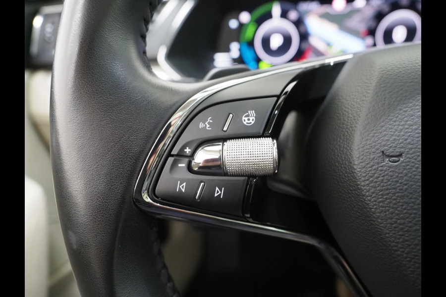 Škoda Superb Combi 1.4 TSI iV Style | Panoramadak | Canton | Leder | Camera | Keyless | Adaptive Cruise | Memory | Carplay