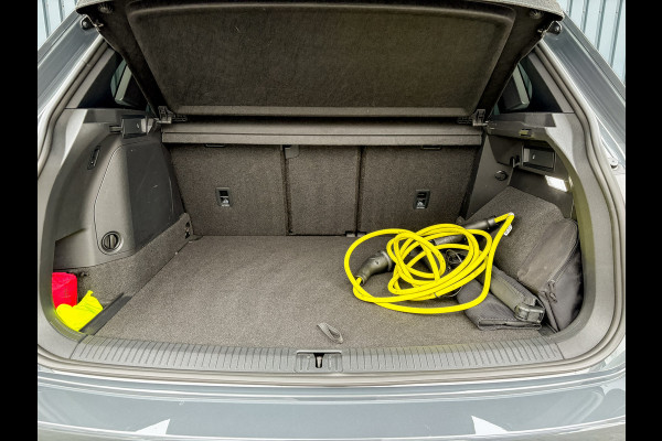 Volkswagen Tiguan 1.4 TSI eHybrid R-Line Business+ | Head Up | Trekhaak wegkl. | 20'' | IQ Light | Side Assist | Camera | Prijs Rijklaar!!