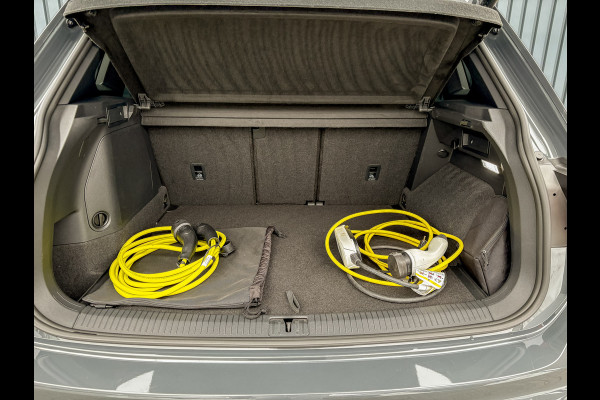 Volkswagen Tiguan 1.4 TSI eHybrid R-Line Business+ | Black Style | Keyless | Camera | IQ Light | Elk. A-klep | Prijs Rijklaar!!