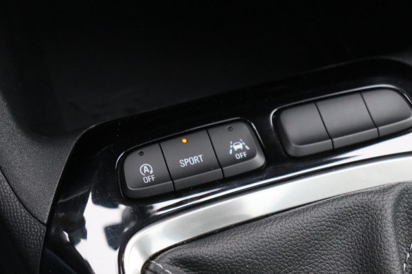 Opel Corsa 1.2 GS Line org.NL panoramadak + zwart dak stoel+stuur verwarming