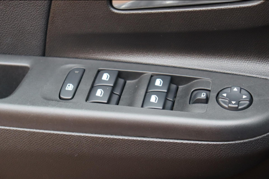 Opel Corsa 1.2 GS Line org.NL panoramadak + zwart dak stoel+stuur verwarming