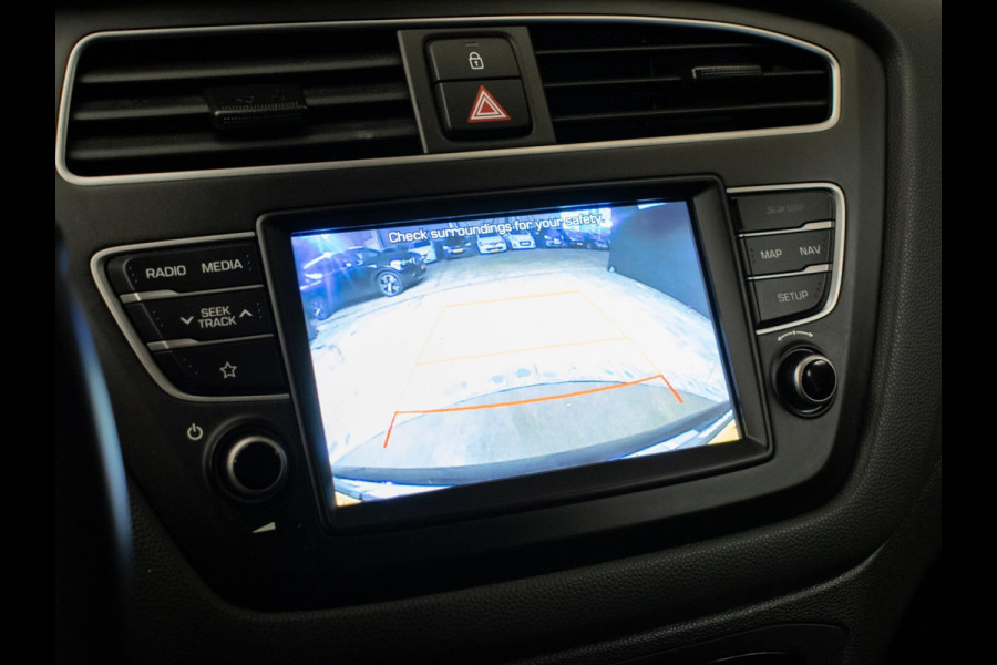 Hyundai i20 1.0 T-GDI Comfort Sport (APPLE CARPLAY,NAVI,CAMERA,CRUISE,PDC,LANE ASSIST,ELEKTRISCH PAKKET,SPORTSTOELEN,NETTE STAAT)