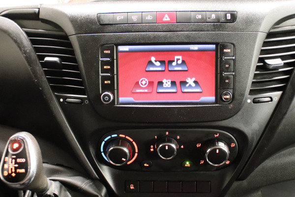 Iveco Daily 35S14V AUTOMAAT L2H2 3500KG TREKVERMOGEN Iveco Daily 35S14V 2.3 352 H2 AUTOMAAT 3500KG TREKVERMOGEN