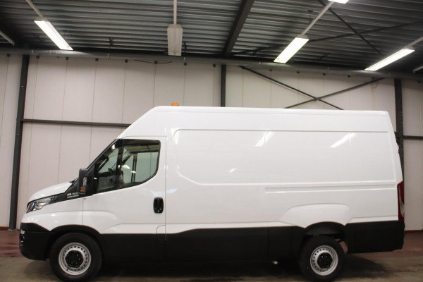 Iveco Daily 35S14V AUTOMAAT L2H2 3500KG TREKVERMOGEN Iveco Daily 35S14V 2.3 352 H2 AUTOMAAT 3500KG TREKVERMOGEN