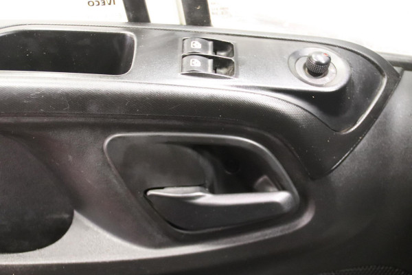 Iveco Daily 35S14V AUTOMAAT L2H2 3500KG TREKVERMOGEN Iveco Daily 35S14V 2.3 352 H2 AUTOMAAT 3500KG TREKVERMOGEN