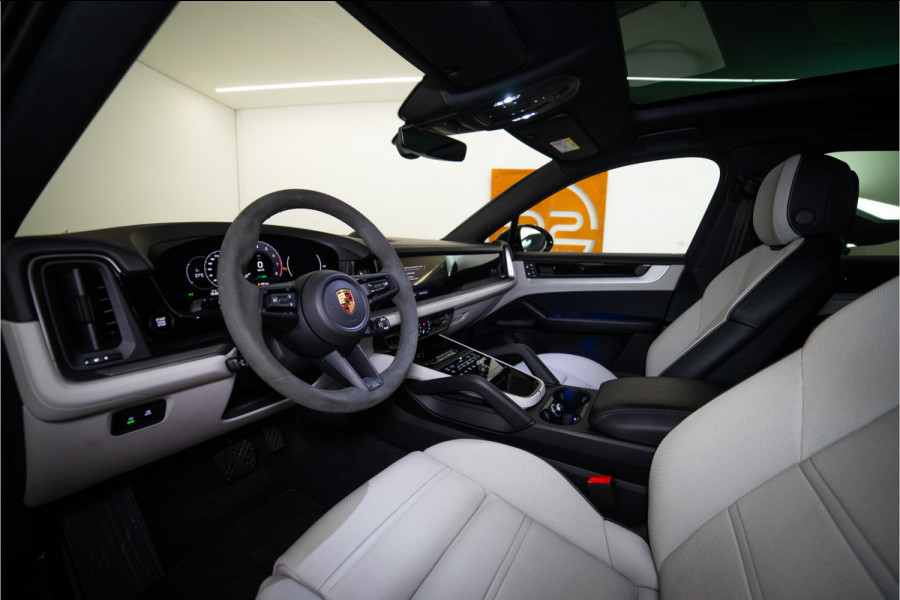 Porsche Cayenne Coupé 3.0 E-Hybrid 462PK | InnoDrive | Bose | Bicolor | Sportchrono | VOL! Fabrieksgarantie