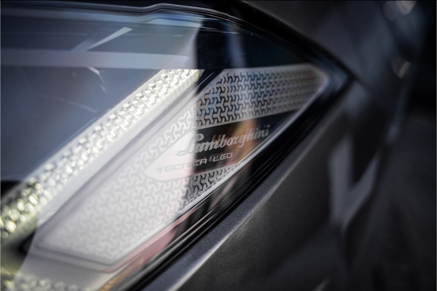 Lamborghini Urus 4.0 V8 - Panorama | B&O Adv. | 23 Inch | Carbon