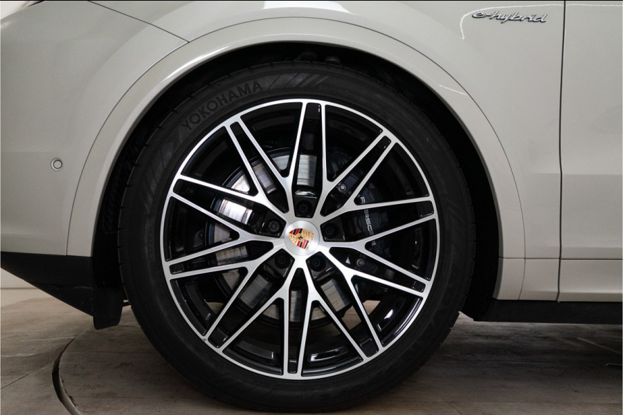 Porsche Cayenne Coupé 3.0 E-Hybrid 462PK | Cashmere | Pano | Bose | Lucht | Trekhaak | Chrono | VOL! Fabrieksgarantie