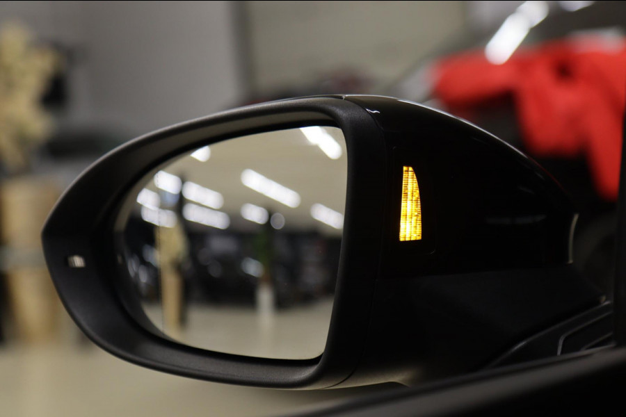 Volkswagen Golf 2.0 TSI 3XR-LINE/PANO/IQ-LGHIT/CARPLAY/STOELVER/CAM/VOL