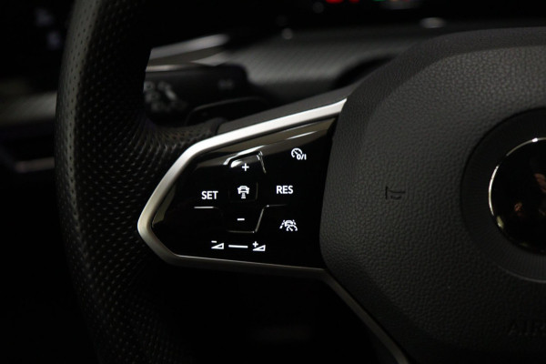 Volkswagen Golf 2.0 TSI 3XR-LINE/PANO/IQ-LGHIT/CARPLAY/STOELVER/CAM/VOL