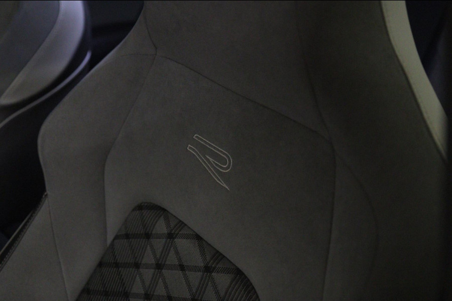 Volkswagen Golf 2.0 TSI 3XR-LINE/PANO/IQ-LGHIT/CARPLAY/STOELVER/CAM/VOL