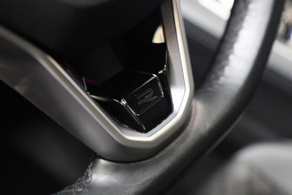 Volkswagen Golf 2.0 TSI 3XR-LINE/PANO/IQ-LGHIT/CARPLAY/STOELVER/CAM/VOL