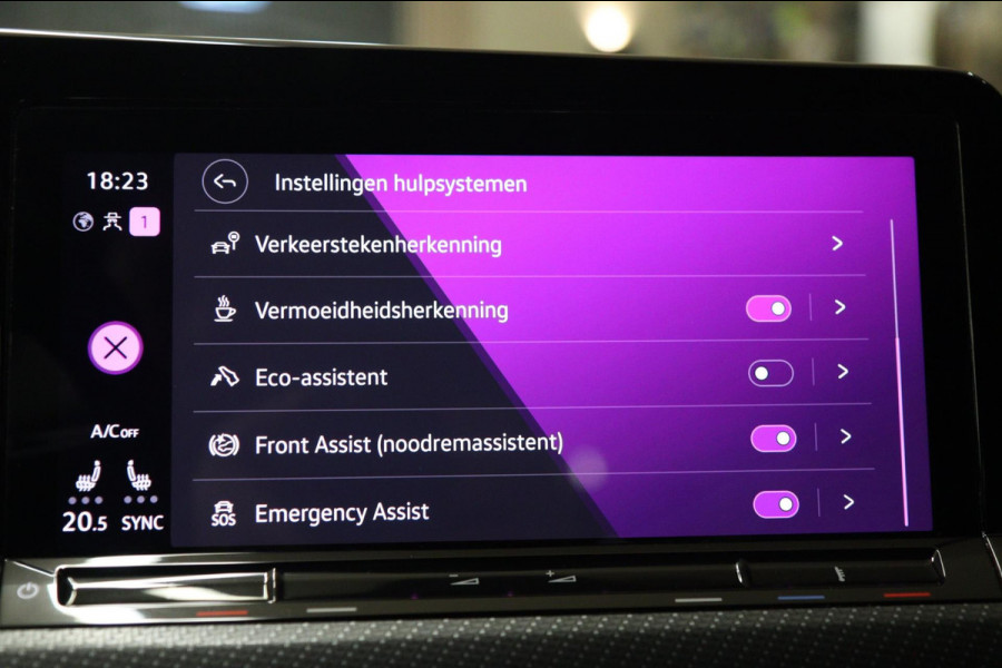 Volkswagen Golf 2.0 TSI 3XR-LINE/PANO/IQ-LGHIT/CARPLAY/STOELVER/CAM/VOL