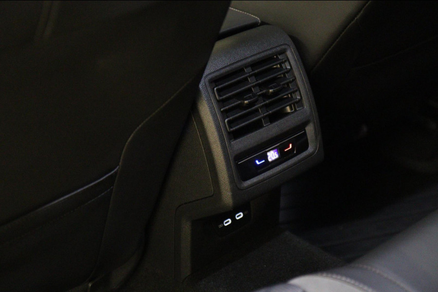 Volkswagen Golf 2.0 TSI 3XR-LINE/PANO/IQ-LGHIT/CARPLAY/STOELVER/CAM/VOL