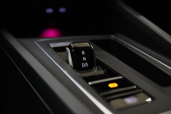 Volkswagen Golf 2.0 TSI 3XR-LINE/PANO/IQ-LGHIT/CARPLAY/STOELVER/CAM/VOL