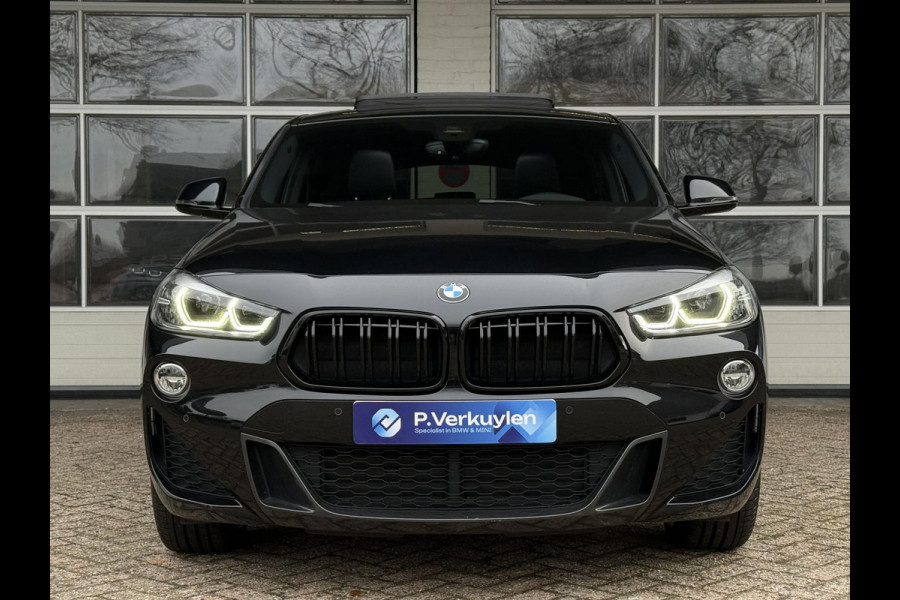 BMW X2 sDrive20i M SPORT | LEDER | PANORAMA | STOELVERWARMING | 18 INCH LM VELGEN |