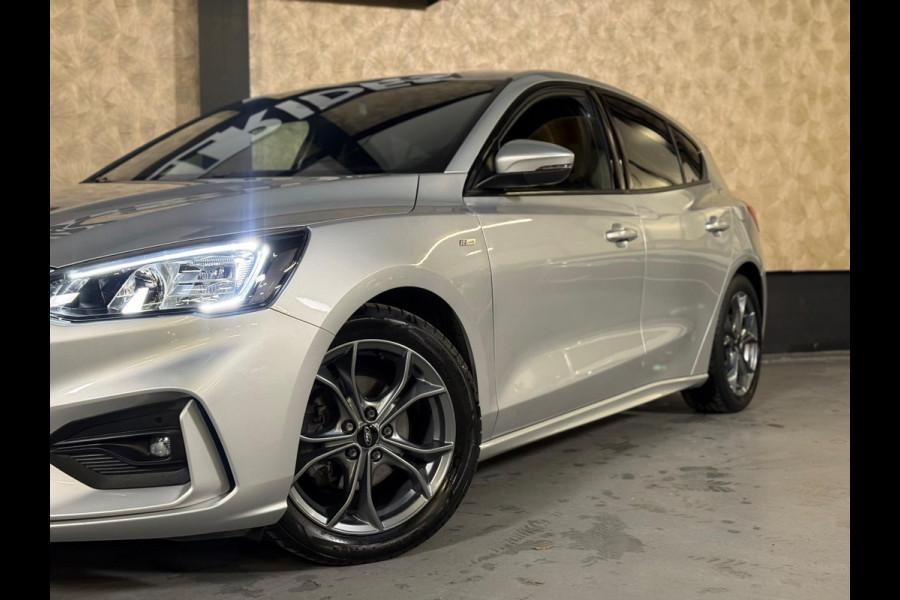 Ford Focus ST-Line | Automaat | Keyless | Camera | DAB | Stoel-/stuurverwarming