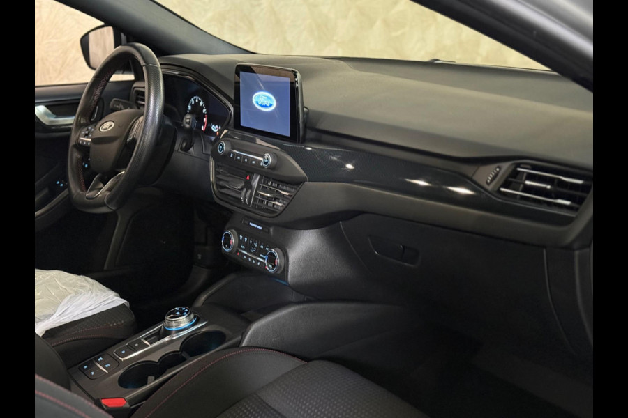 Ford Focus ST-Line | Automaat | Keyless | Camera | DAB | Stoel-/stuurverwarming
