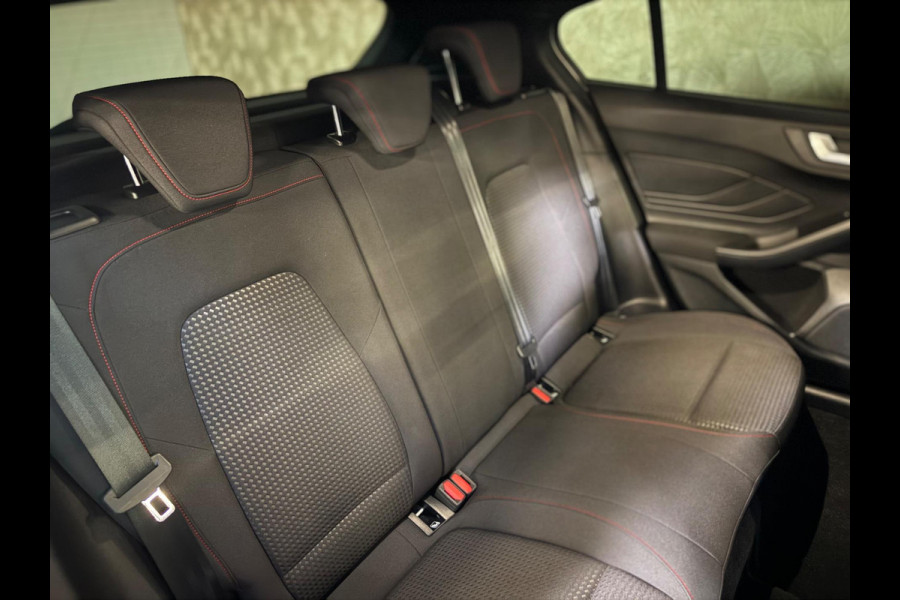 Ford Focus ST-Line | Automaat | Keyless | Camera | DAB | Stoel-/stuurverwarming