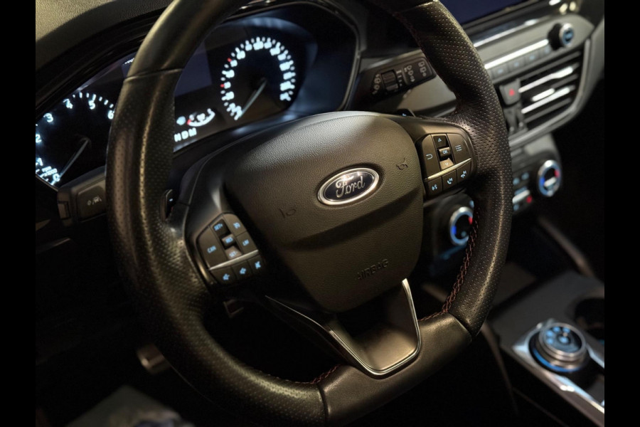 Ford Focus ST-Line | Automaat | Keyless | Camera | DAB | Stoel-/stuurverwarming