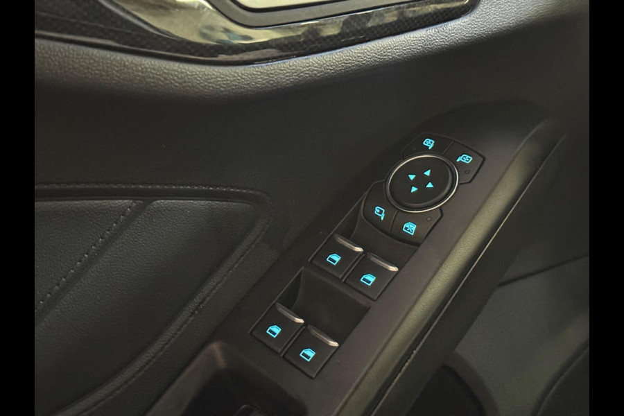 Ford Focus ST-Line | Automaat | Keyless | Camera | DAB | Stoel-/stuurverwarming