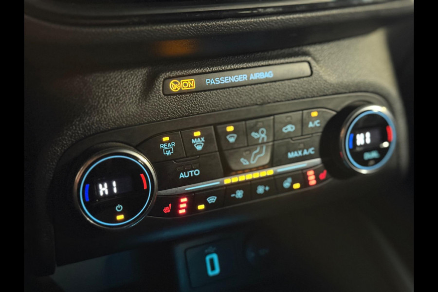 Ford Focus ST-Line | Automaat | Keyless | Camera | DAB | Stoel-/stuurverwarming
