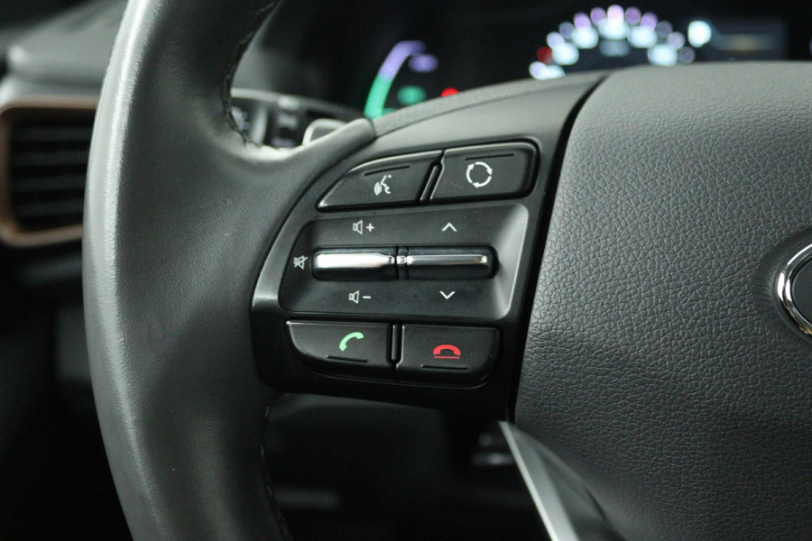 Hyundai IONIQ Comfort EV (ACHTERUITRIJCAMERA, NAVIGATIE, CRUISE CONTROL ADAPTIEF, STOELVERWARMING)
