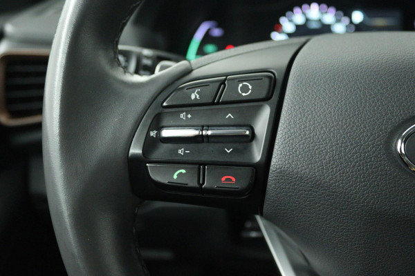 Hyundai IONIQ Comfort EV (ACHTERUITRIJCAMERA, NAVIGATIE, CRUISE CONTROL ADAPTIEF, STOELVERWARMING)