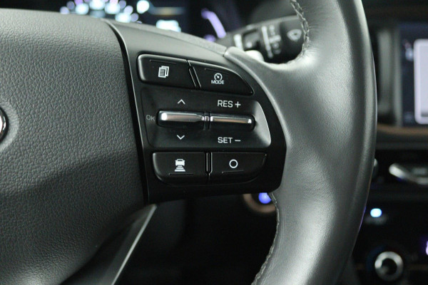 Hyundai IONIQ Comfort EV (ACHTERUITRIJCAMERA, NAVIGATIE, CRUISE CONTROL ADAPTIEF, STOELVERWARMING)