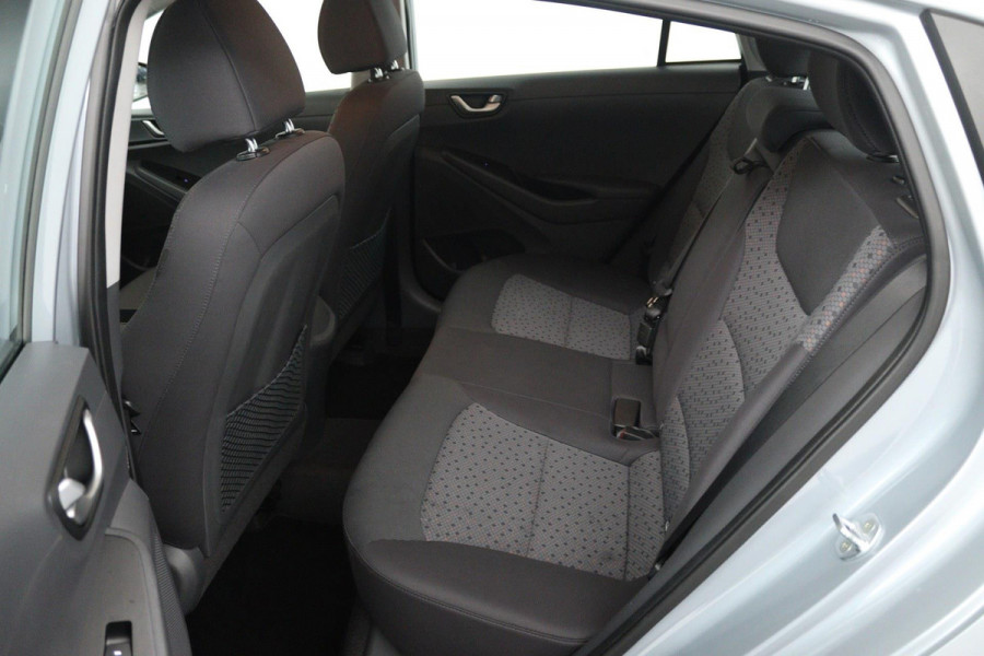 Hyundai IONIQ Comfort EV (ACHTERUITRIJCAMERA, NAVIGATIE, CRUISE CONTROL ADAPTIEF, STOELVERWARMING)