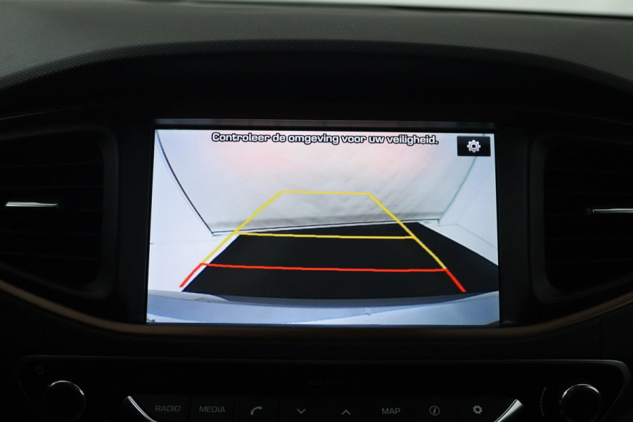 Hyundai IONIQ Comfort EV (ACHTERUITRIJCAMERA, NAVIGATIE, CRUISE CONTROL ADAPTIEF, STOELVERWARMING)