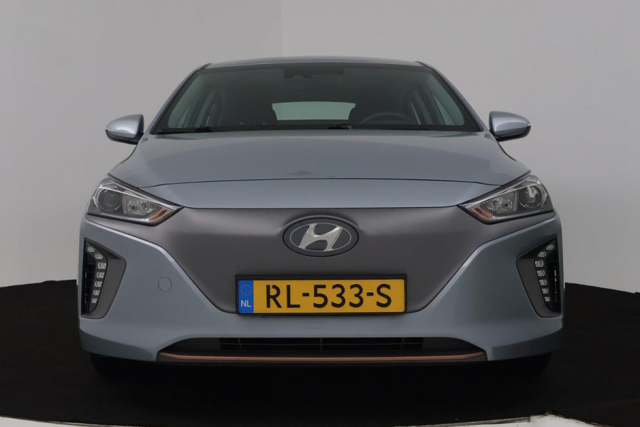 Hyundai IONIQ Comfort EV (ACHTERUITRIJCAMERA, NAVIGATIE, CRUISE CONTROL ADAPTIEF, STOELVERWARMING)