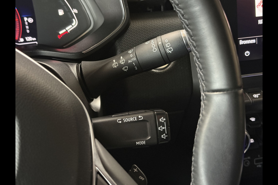 Renault Clio 1.3 TCe 130pk Aut | intens | Groot Navi | 17" | Stoelverwarming | Carplay | Cruise Control | 100% Dealer onderhouden!