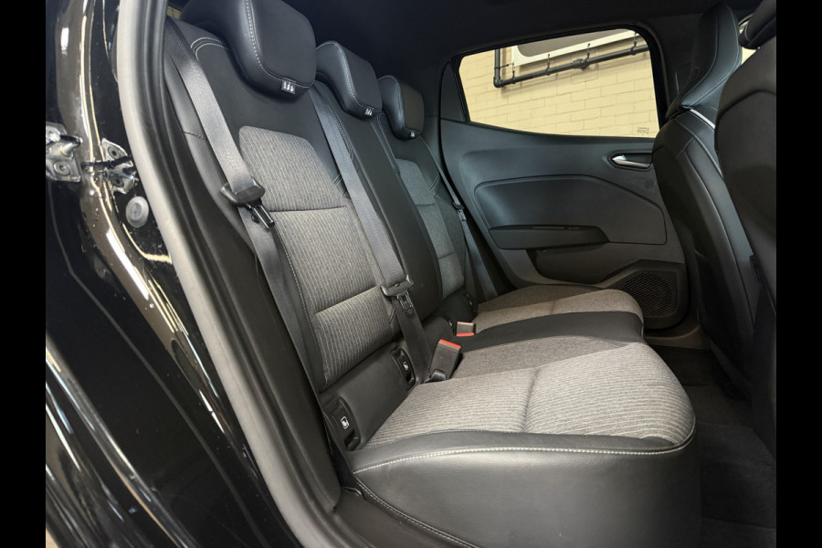 Renault Clio 1.3 TCe 130pk Aut | intens | Groot Navi | 17" | Stoelverwarming | Carplay | Cruise Control | 100% Dealer onderhouden!