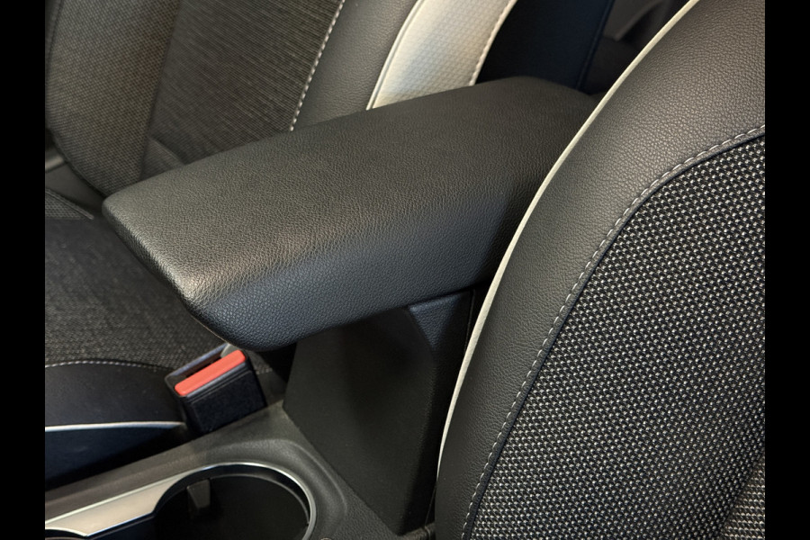 Renault Captur 1.3 TCe 155 AUT Edition One| Groot Navi | Trekhaak | Pano | Bose | 18" | 360 | Led | 100% Elk jaar onderhouden!