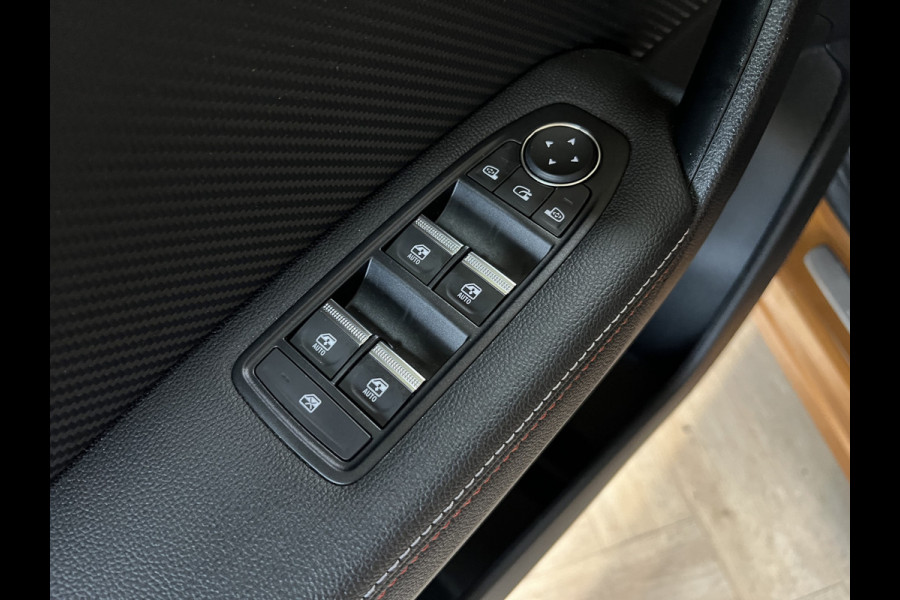 Renault Captur 1.3 TCe 160 RS Line | Groot Navi | Stoel, Stuur & voorruitverwarming | 18" | Led | 100% Dealer onderhouden!